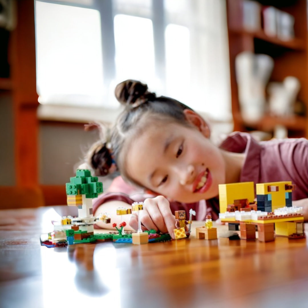 Lego Minecraft 21241 The Bee Cottage
