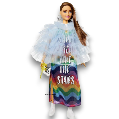 Barbie Extra castana vestito arcobaleno